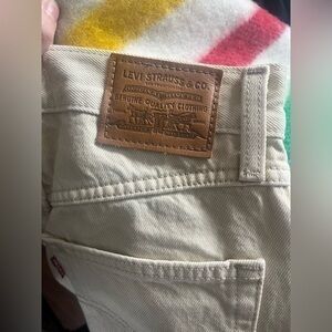 Levi’s 80’s Mom Cream Colour Jeans